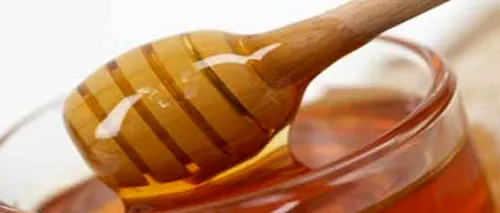 Ce se întâmplă dacă iei câte o linguriță de miere în fiecare seară înainte de culcare timp de o săptămână? 