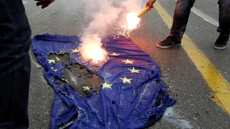 Moody's ar putea reduce ratingurile statelor din zona euro din cauza Greciei și Spaniei
