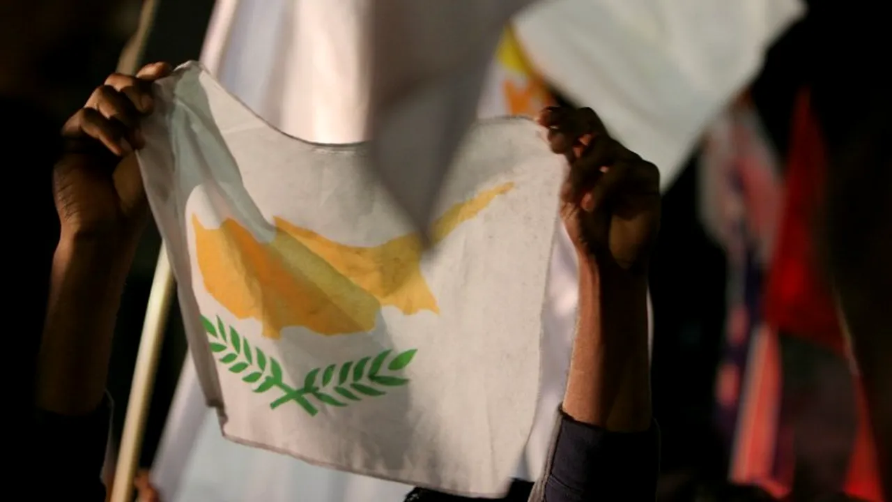 Cipru va cere luni ajutor financiar statelor din zona euro