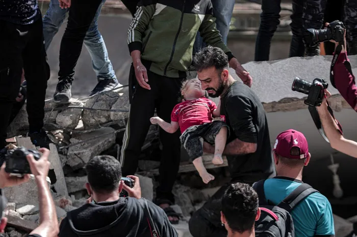 Conflictul Israel-Palestina escaladează: Zeci de raiduri aeriene au avut loc în weekend în Fâșia Gaza. Aproape 200 de oameni, inclusiv 58 de copii, au fost uciși - FOTO