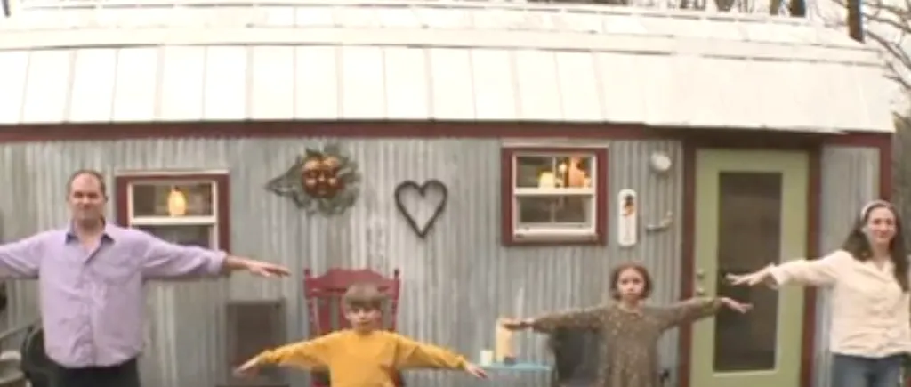 Cum trăiește o familie cu doi copii într-o casă de 15 metri pătrați. VIDEO