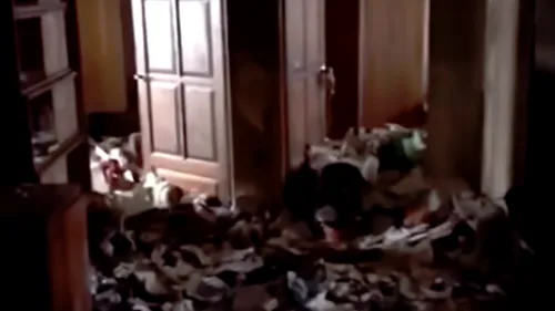 VIDEO - Mowgli de Moscova. O fetiță a fost găsită printre grămezi de GUNOAIE și GÂNDACI într-un apartament