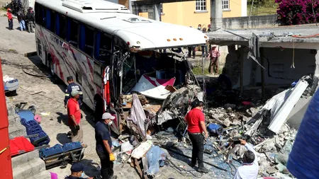 Tragedie în Mexic: 19 pelerini au murit în urma unui accident de autocar | VIDEO, FOTO
