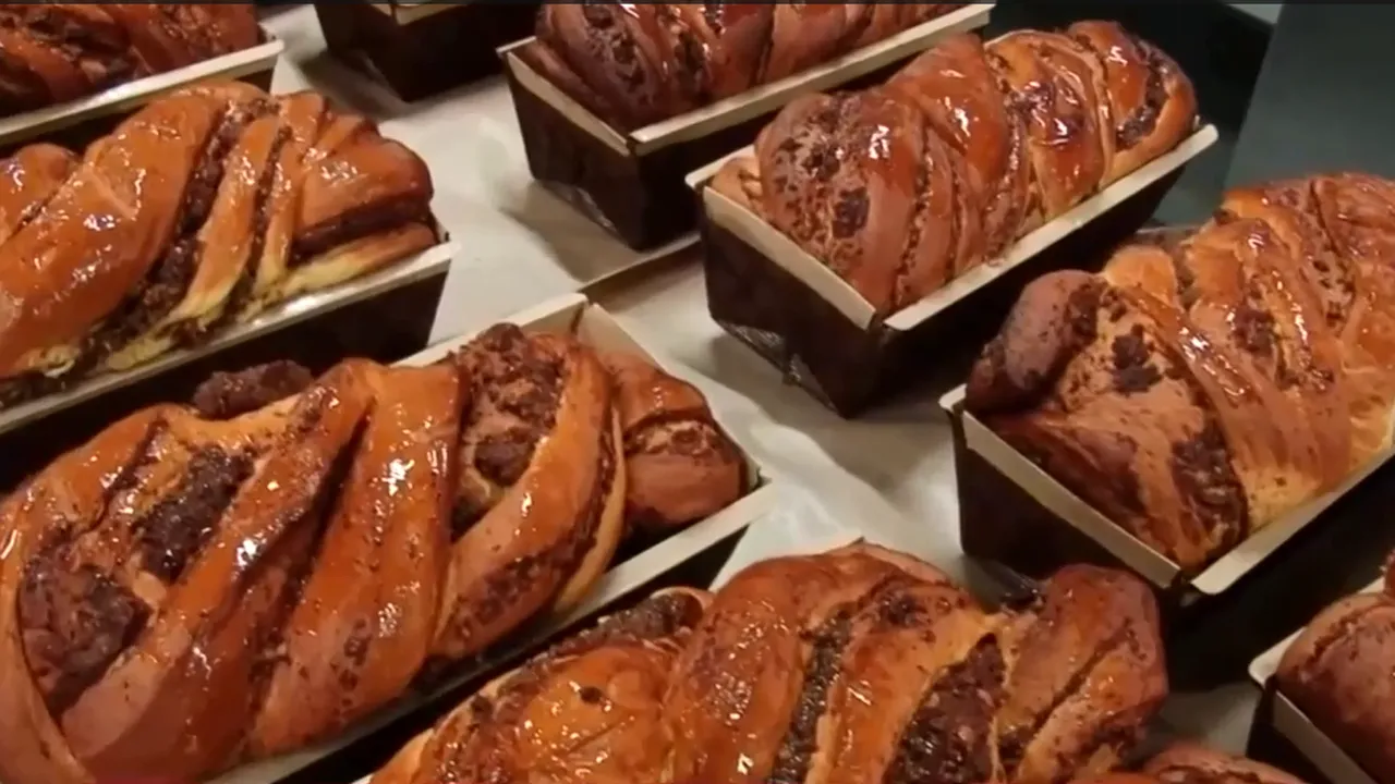 Câte ouă se pun în COZONACUL MOLDOVENESC. Rețeta perfectă