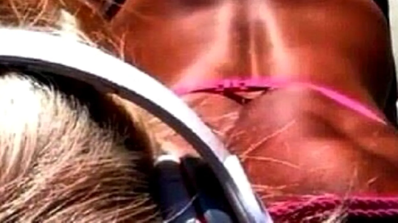 Cum a pozat soția lui Hugh Hefner. Imaginea a adunat aproape 74.000 de Like-uri pe Facebook