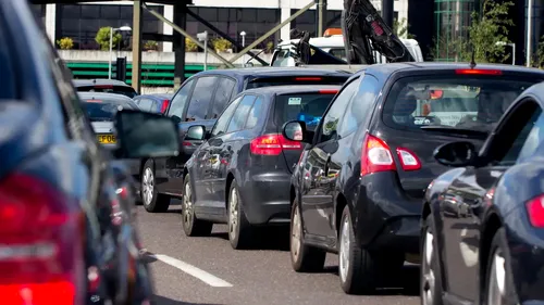 Planul de reducere a poluării al UE ar introduce obligativitatea ca mașinile pe benzină să fie înlocuite în curând