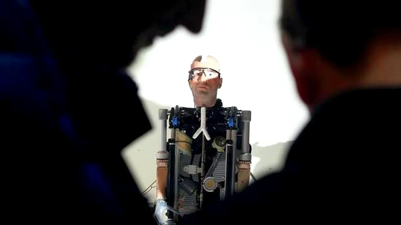 VIDEO. A fost creat omul bionic de 1 milion de dolari. Are inimă, plămâni și membre artificiale. 