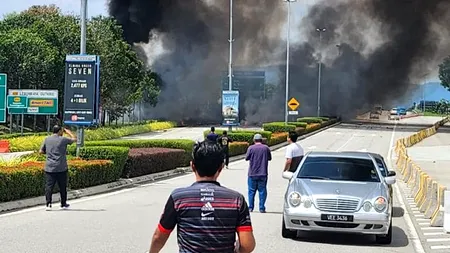 Cel puțin 10 persoane și-au pierdut viața după ce un avion s-a PRĂBUȘIT pe o autostradă din Malaezia