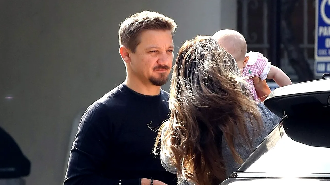 Actorul Jeremy Renner divorțează după doar zece luni de mariaj
