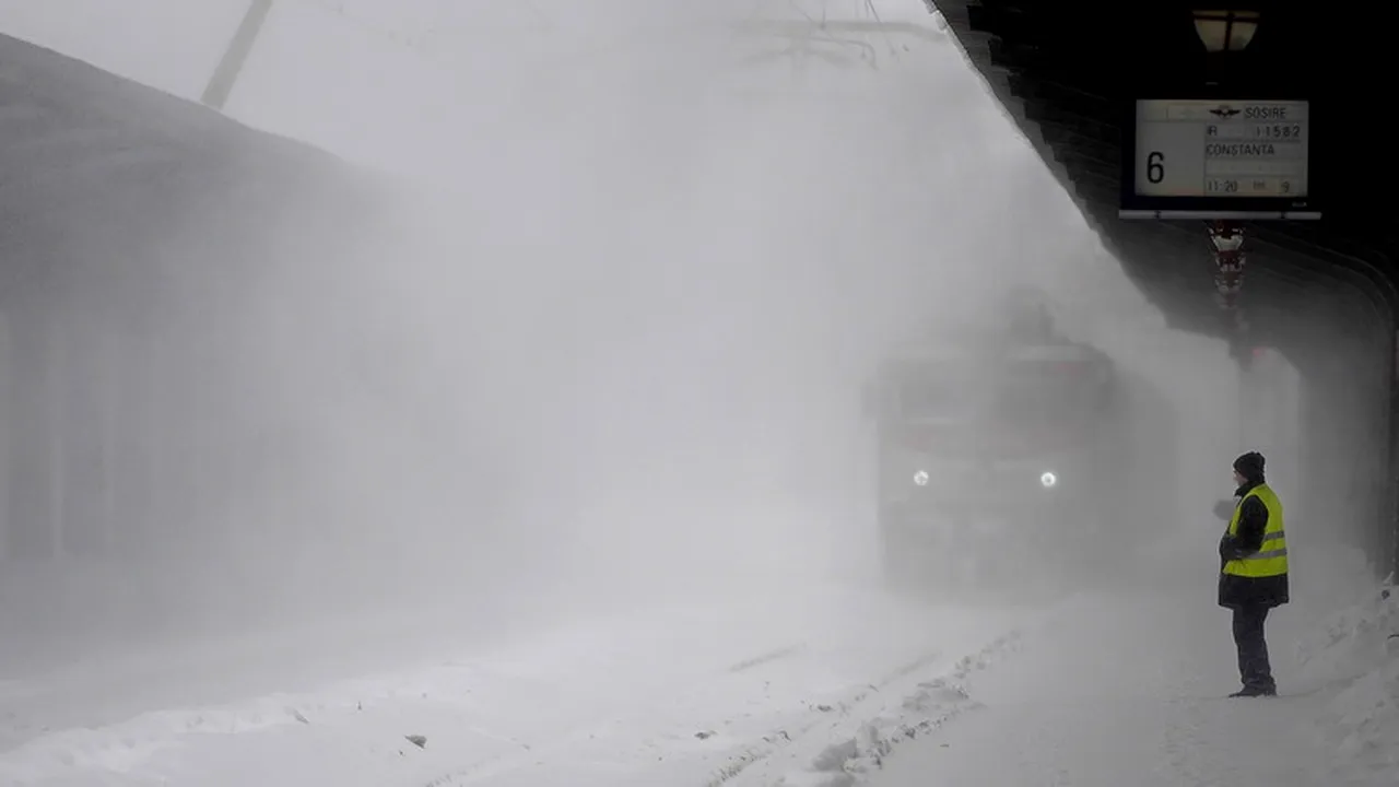 CFR suspendă circulația trenurilor pe relația Buzău - Făurei - Galați. LISTA trenurilor suspendate sau anulate