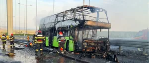 A ars ca o torță! Un autocar cu cetățeni ucraineni a luat FOC pe podul de la Brăila