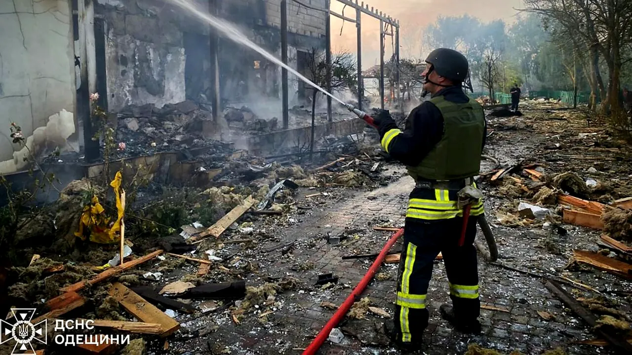 RUSIA a desfășurat bombardamente masive asupra orașului Harkov/ Atacurile s-au soldat cu două victime și 60 de răniți