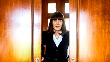 Monica Macovei erotic show