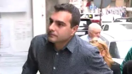 Cum a fost pedepsit șoferul din Capitală care a luat intenționat pe capotă un tânăr. Bărbatul este dascăl