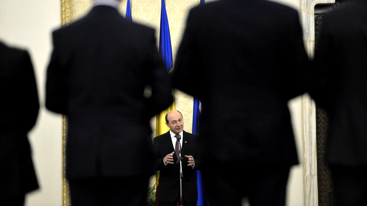 SOLUȚIA DE LA 10.000 DE METRI. Băsescu propune A TREIA CALE pentru Parchetul General: Pivniceru să-i pună în plic procurorii aleși de CSM
