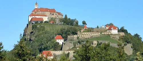 Castelul Riegersburg, redenumit pe Google Maps „Castelul Arthur”, în urma împușcării ursului de către prințul austriac
