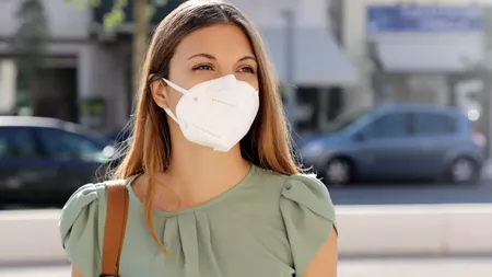 Restricții anti-COVID: Masca de protecție redevine obligatorie pe stradă în localitățile cu incidență peste 6/1.000 de locuitori