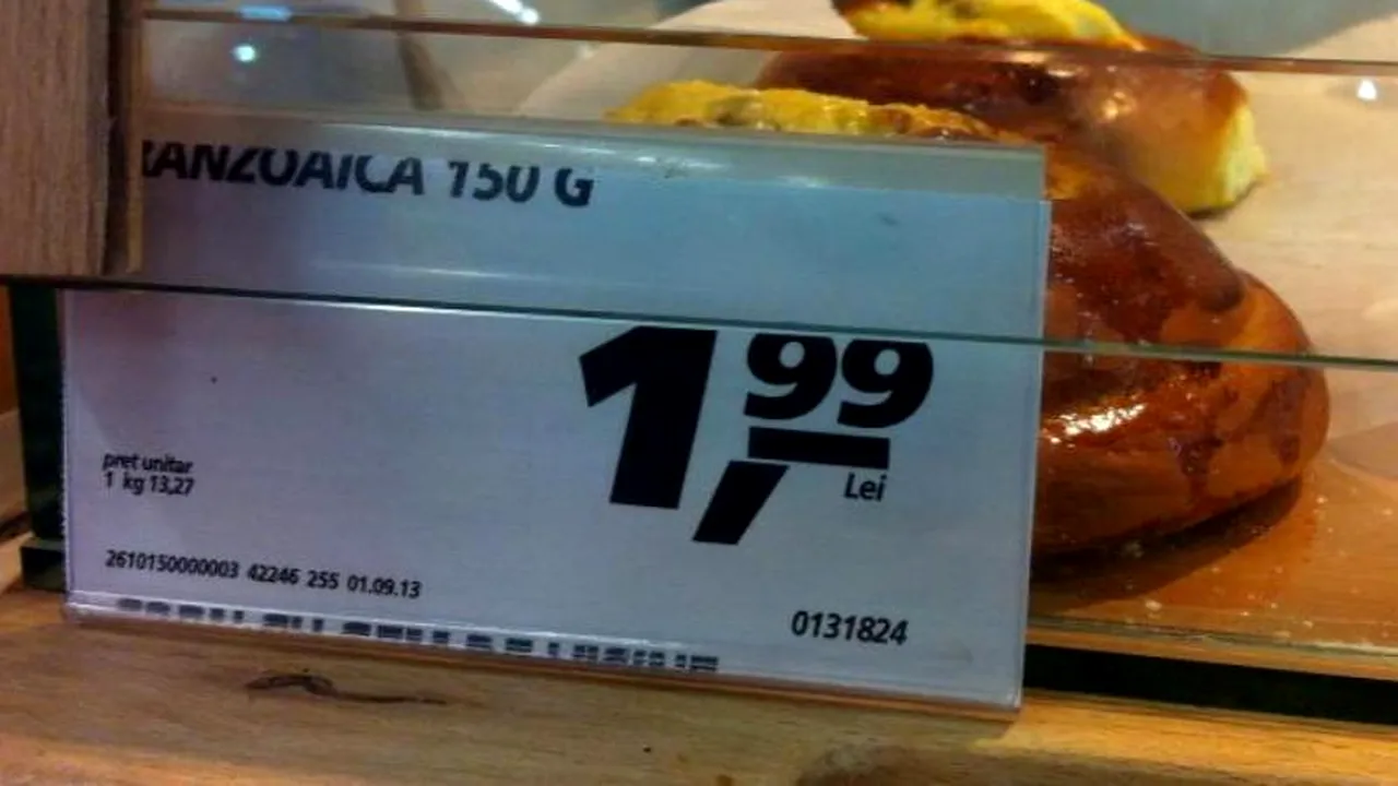 FOTO. Ce a găsit un client în vitrina unui hipermarket bucureștean. 