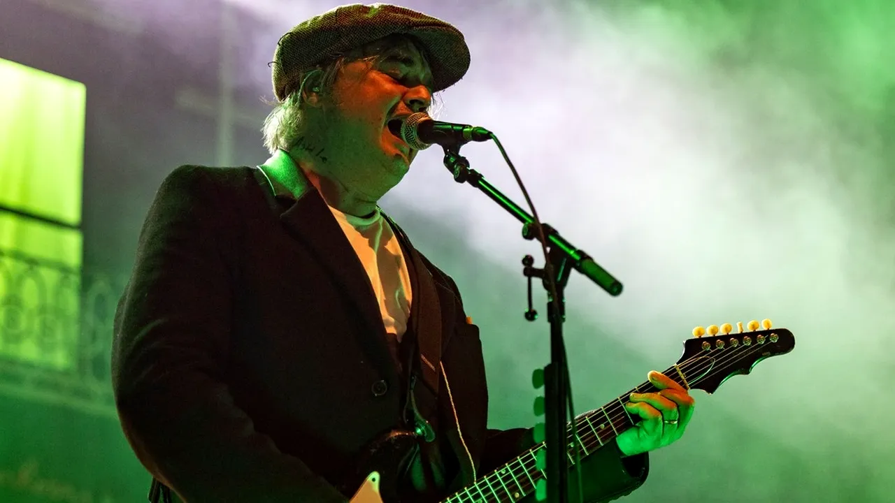 Drogurile și alcoolul l-au distrus! Celebrul rocker riscă să rămână fără degete: „Moartea bate la ușă!”