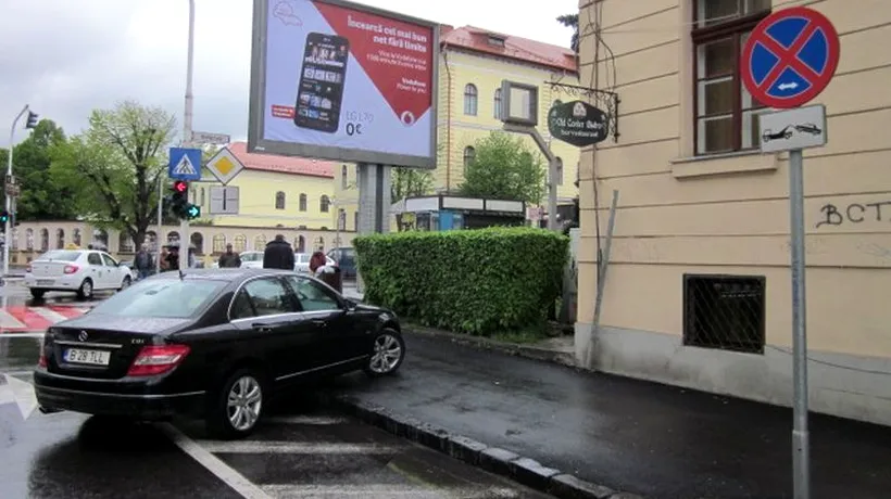 Cum sfidează legislația rutieră un judecător de la Curtea de Apel Brașov, cu complicitatea polițiștilor locali. FOTO/VIDEO
