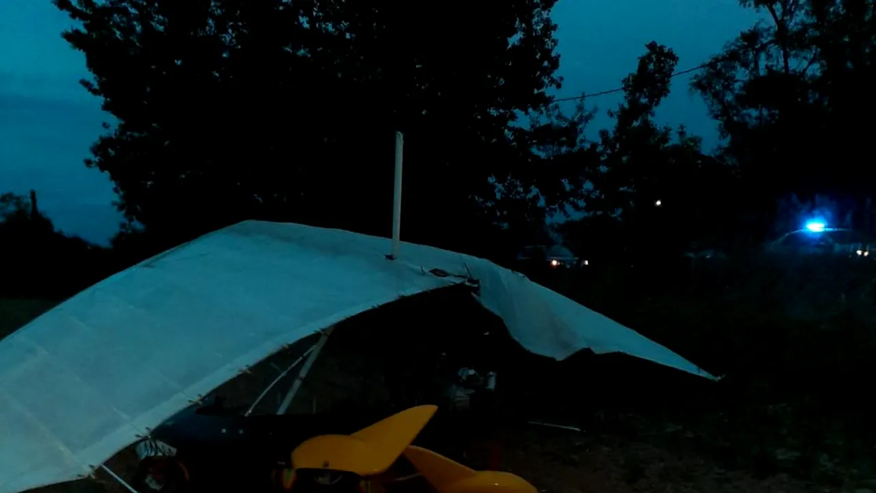 8 ȘTIRI DE LA ORA 8. Aterizare forțată a unui deltaplan în județul Argeș: Pilotul a fost transportat la spital