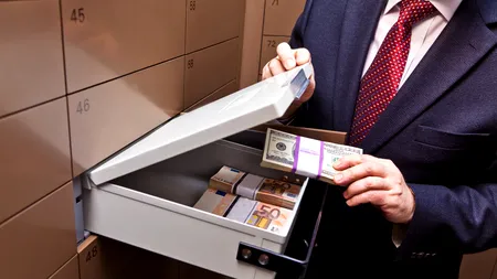 Caz revoltător în Brașov. Un angajat al Direcției de Finanțe, prins în flagrant când primea MITĂ