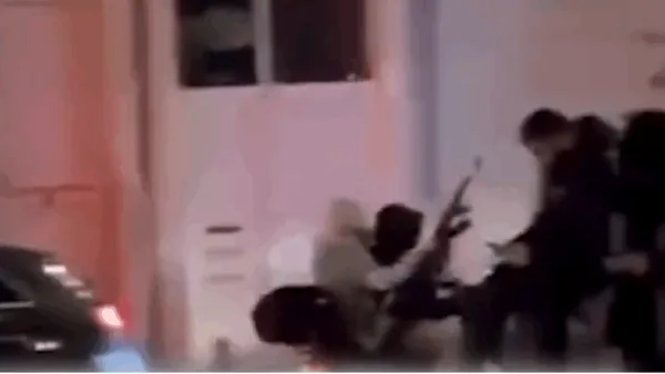 Scene de groază în Belgia: Un suporter al naționalei de fotbal a Marocului a sărbătorit victoria de la meci cu kalașnikovul în stradă