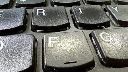 Care este rolul liniei mici de sub literele F și J de pe tastatură? Puțini s-au gândit la asta