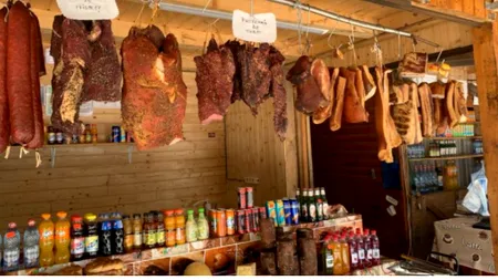 Peste jumătate de tonă de produse alimentare, comercializate la tarabele de pe Transfăgărășan, retrase de la vânzare