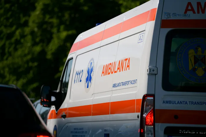 Trei bărbați au murit electrocutați în Alba. Ar fi atins cu schela firele de înaltă tensiune, la o cabană
