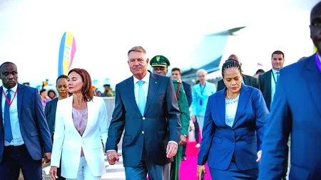 VIDEO | Soții Iohannis, primiți cu covor roșu și cântece tradiționale în Tanzania/ 3 zile va sta președintele României în țara din estul Africii