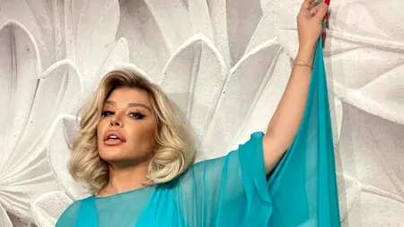 Loredana Groza s-a pozat pe targă după ce i s-a făcut rău. Ce imagine a postat artista din ambulanță | FOTO