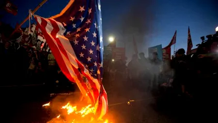 Gestul pentru care americanii și-ar putea pierde cetățenia. Trump: ''Nimănui nu ar trebui să i se permită așa ceva''