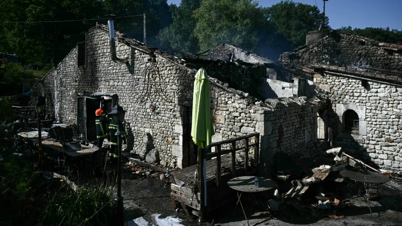 Patru persoane ucise și una dispărută, după un INCENDIU la un centru pentru adulți cu dizabilități din Franța