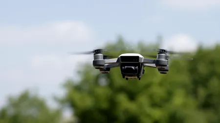 Prințul Harry și soția lui, Meghan, VÂNAȚI de drone în propria curte
