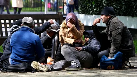 Cerșetorii români, atacați cu bâte de zeci de tineri într-o clădire abandonată din Austria