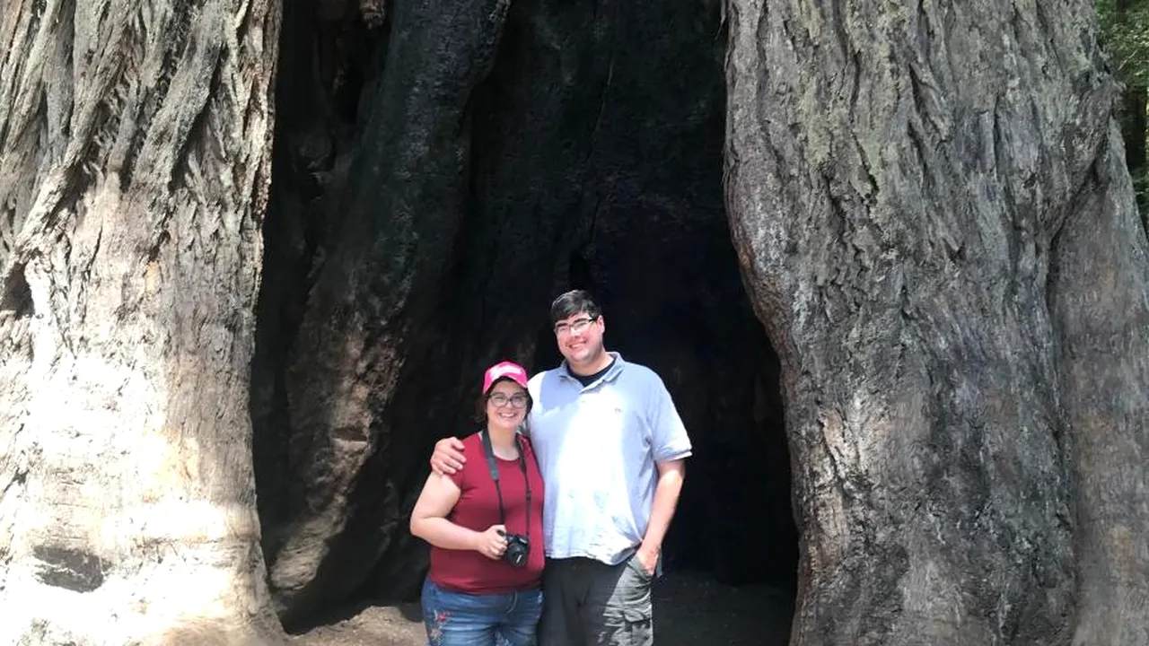 O văduvă vrea să plece într-o călătorie, alături de CENUȘA soțului său, pentru a se regăsi. „Inima mi s-a spulberat într-un milion de bucăți”