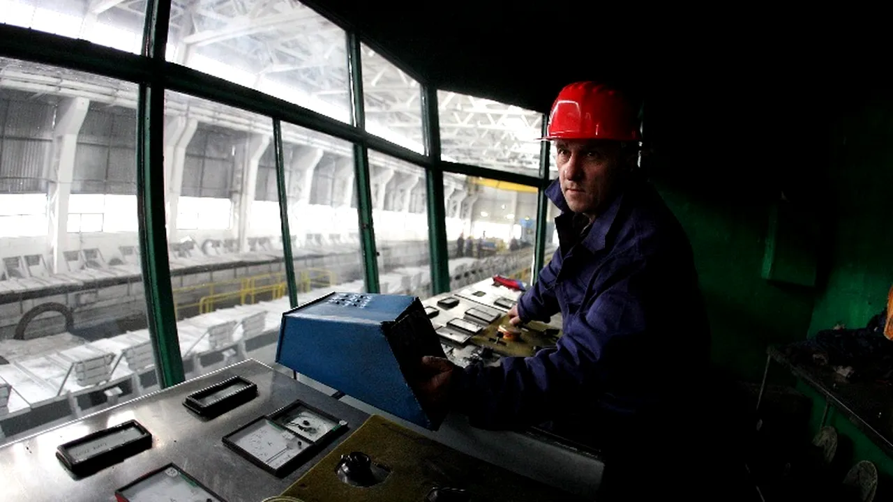 Cu cât au scăzut afacerile din industrie față de finalul anului trecut