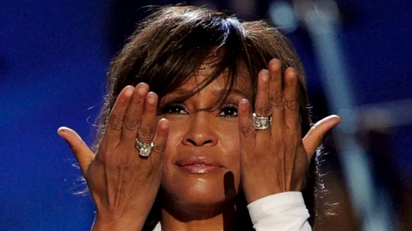 Mama lui Whitney Houston pregătește o biografie a cântăreței