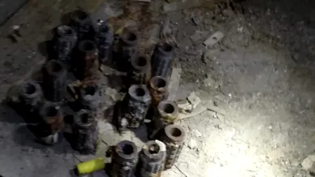 MINE ANTIPERSONAL, găsite la subsolul unui imobil din Capitală