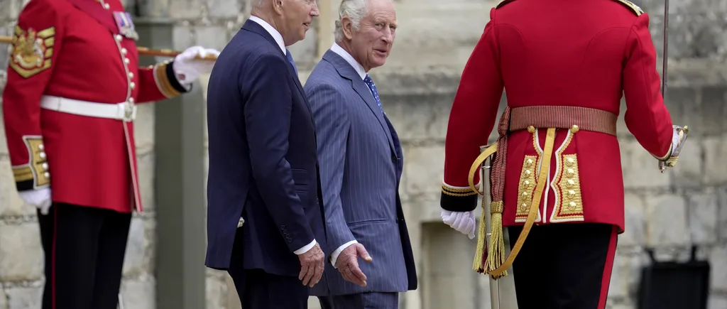 Ce face Biden la Londra? Se ține de rege, încalcă protocolul și nu-și poate dezlipi ochii de garda regală
