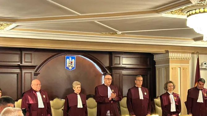 Ședință solemnă la CCR. Curtea validează alegerile prezidențiale. Nicușor Dan și Ilie Bolojan, prezenți