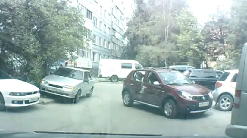 VIDEO. Chinul parcării pentru începători. Ce a reușit să facă o rusoaică dintr-o singură manevră
