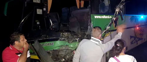 13 angajați ai Uzinei Dacia răniți în urma unui accident între două autobuze
