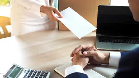 Ce SOLUȚIE a găsit un patron exasperat de angajații care pleacă fără preaviz, de pe o zi pe alta