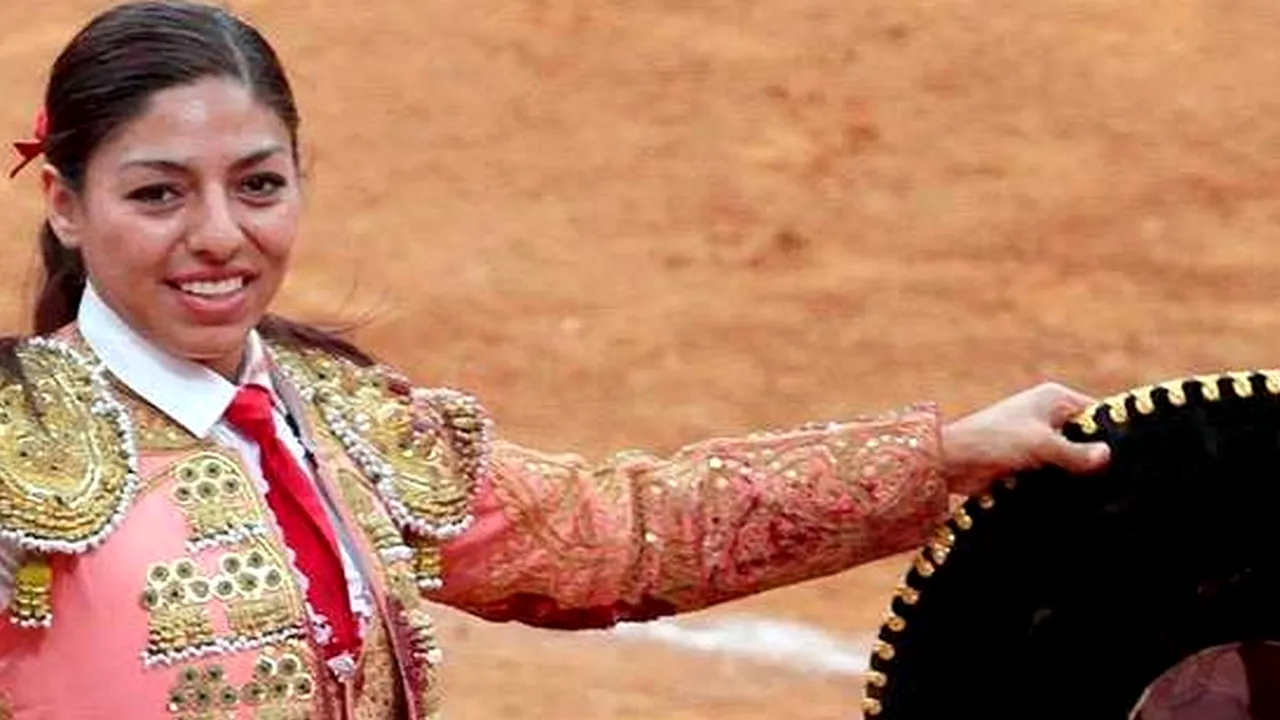 Ce a pățit o femeie toreador din Mexic după ce a încercat să ucidă un taur de 500 de kilograme