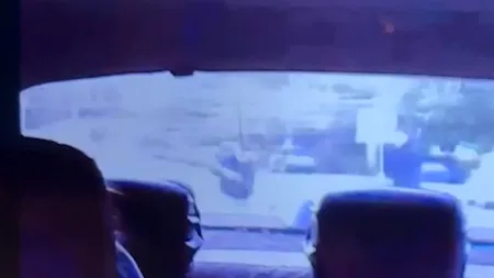 Imagini ȘOCANTE cu atacul din Parcul Crângași / Victima, lovită de mai multe ori chiar și când era la pământ