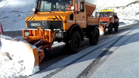 Decor de iarnă pe Transalpina, unde stratul de zăpadă măsoară peste cinci centimetri