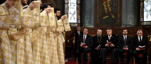 Mesajul președintelui Iohannis, pe Facebook, după ce a participat la slujba de Paște la Sibiu. Soția sa a cântat în corul bisericii
