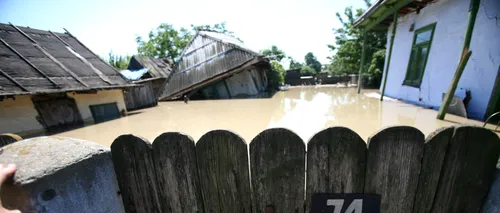 Paisprezece case au fost inundate, iar una afectată de alunecări de teren în județul Bistrița